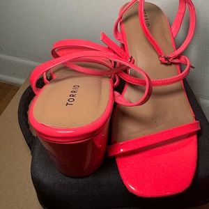 11 wide width hot pink torrid block heel